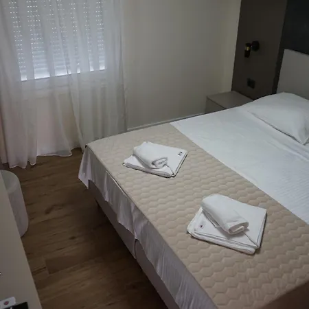 Ghega With Pool Lejlighed *